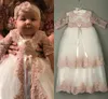 2019 3/4 Långärmad döda klänningar för babyflickor Lace Appliqued Pärlor Baptism Klänningar med Bonnet First Communication Dress