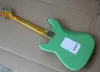 Guitare électrique blanc/vert avec manche en érable jaune, touche en érable, Pickguard blanc, peut être personnalisé sur demande
