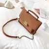 فوق الكتف حقيبة CROSSBODY حقيبة رسول حقائب عطلة نهاية الاسبوع أسود كلاسيكي رفرف حقيبة جلدية أزياء المرأة حقائب