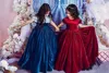 2023 Burgundy Kraliyet Mavi Prenses Kızlar Pageant Elbiseleri Kadife Mücevher Boyun Kısa Kollu Kısa Balo Koyu Çocuk Düğün Çiçek Kızlar