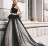 Uniek ontwerp Zwart Wit Sweetheart Tule Quinceanera Jurken Ruched Vestido Debutante 15 Anos Baljurken Prom Dresses voor Party Ruffles