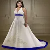 Sexig Backless A Line Bröllopsklänningar Royal Blue With Iovry Broderi Country Wedding Dress 2020 Gothic Halter Sweep Train Satin Bridal Gown