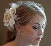 Bröllopsfågelbilslöjor Champagne elfenben Vita blommor Feather Birdcage Veil Bridal Hat Hair Pieces Brudtillbehör