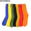 Fashion Hommes Chaussettes peignées Coton Solid Color Business Shocks for Man Britannique Semaine multicolore Chaussettes pour hommes Robe