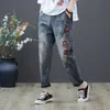Jeans de mujer estilo de verano estilo mujer flor bordado cintura elástica suelta denim harem pantalones más tamaño vintage rasgado d555