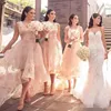 Простые розовые платья подружки невесты с высоким низким кружевом и аппликацией с V-образным вырезом и короткими линиями, платье для подружки невесты, вечернее платье для свадебного гостя