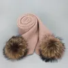 Осенняя зимняя шляпа ParentChild Шляпа и шарф набор женщин вязаные шерстяные шапки шляпы с натуральным мехом Pom Pom Y1917786170
