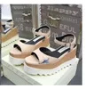 Vente chaude - Les plus chaudes faites à la main Runway Chaussures décontractées à talons hauts Appartements Star Wedge Plate-forme Sandales Femmes Chaussures de mode d'été