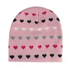 冬の暖かい雪の女性ニットキャップニットハット豆かぎ針編みビーニー少女かわいい愛の心刺繍帽子