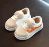 Hookloop Piękne dzieci Przypadkowe buty LED Zaświecone Doskonałe baby Boys Girls Sneakers świecące Moda Kids Buty Obuwie