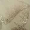 Два слоя кружевные приспособленные свадебные вуали для свадебной вечеринки блестящая блестящая кончика