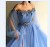 Boho bleu ciel robes de bal fendues manches longues fleur bleue robes de soirée hors épaule une ligne pure cou bohème pageant Pa277s