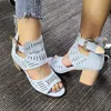 2020 Kvinnor Läder Sandal Chunky Heel With Crystal Fashion Sexy Ladies Party Bröllop Skor Mjuk Patent Läder Bekväm Sole med låda