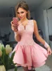 Pembe V-Neck Çarpıcı A-Line Homecoming Elbiseler Yeni Uzun Kollu Dantel Saten Mini Diz Uzunluk Kısa Balo Kuyruk Partisi Kulübü Giyim