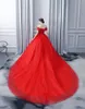 明るい赤いボールガウンゴシックウェディングドレスオフショルダーバスクウエストビーズレースアップリケコルセットバックカントリー非白い花嫁のドレス
