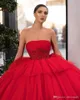 Rode Baljurk Quinceanera Jurken Tiered Tule Strapless Beaded Lace Applicaties Meisje Pageant Jurken Sweet 16 jurken Prom Party Jassen