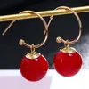 Vente en gros de nouvelles boucles d'oreilles à boucles de perles exagérées de mode européenne et américaine Personnalité Boucles d'oreilles à pendentif cerise en forme de C