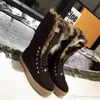 Hot Sale-Er Boots Warm Fur Boots Toppkvalitet Läder Varm Snö Stövlar Designer Skor Fashion Casual Suede Real Fur Slides W1