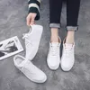Przypadkowe buty Kawałki studentów Białe i dziewczęta Młody Białe Buty 2020 Spadek Nowe Kobiece Buty Koreańska wersja niskiego płaskiego podeszwa krawata