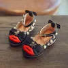 Princess leather shoes 2018 Spring children girls fashion sexy lips design kids bee leather shoes Black/White/Pink Size 21-35