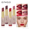 O.TWO.O Venta al por mayor caliente Maquillaje de belleza Lápiz labial Colores populares Mejor vendedor Kit de labios de larga duración Cosméticos de labios mate