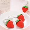 50st Fruit Key Ring Little Strawberry Keychain Söt nyckelring för kvinnliga smycken flickor gåva barn/ vänner gåva