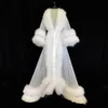 White Double Deluxe Women Robe Fur Wraps Accappatoio Sleepwear Abito da sposa Marabù Vestaglia Regali per feste Abiti da damigella d'onore