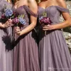 Billiga pläterade en linje Long Bridesmaid Dresses Sweetheart Cap Sleeves Peats Maid of Honor Gowns Bröllop Gästklänning Vestidos Anpassad