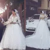 Luksusowa Suknia Balowa Suknie Ślubne Koronki Aplikacja Zroszony Sweep Pociąg Dubaj Arabski Kraj Bridal Sukienka Klejnot Neck Plus Size Smonie ślubne