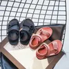 Nieuwe zomer Kids Baotou Sandalen Mode Magic Stick Casual Jongens Effen Kleur All-Around Strandschoenen Baby Licht Comfortabele Sandalen