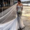 Goedkope Sexy Mermaid Trouwjurken Tule Satijn Kant Applicaties Crystal Pearls Sheer V-hals Lange Mouwen Court Trein Plus Size Bruidsjurken