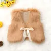 1-5t Baby Girlsの毛皮の暖かいウイストコートキッズ冬のベストファッションブティック子供コート6色のwearew c5605