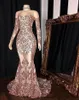 Sexy Mermaid Prom Dresses Sheer Długie Rękawy Illusion Neck Rose Gold Lace Aplikacja Zroszony Formalne Party Suknie Wieczorowe