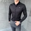 Bordado de abelhas camisas de negócios masculinas casuais slim fit vestido de manga comprida camisa de alta qualidade social camisa branca preta branca camisa1