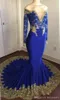 Seksi Kraliyet Mavi Denizkızı Prom Elbiseler Altın Aplikler Omuzdan V Boyun Uzun Kollu İllüzyon Fermuarı Süpürme Tren Akşam Partisi Gowns Wear