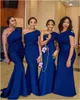 Royal Blue Ons Shoulder Satin Mermaid Bridesmaid Klänningar 2020 Ruched Floor Längd Plus Size Bröllop Gäst Maid Of Honor klänningar