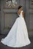 2019 NYHET Fantastisk Backless A-Line Bröllopsklänningar Beatu Neckline Billiga Sweep Train Satin Custom Made Plus Size Bridal Gowns