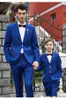 Nuovo stile classico a due bottoni Royal Blue Smoking smoking dello sposo Groommen bavero alto Mens Dinner Blazer Suit (Jacket + Pants + Bow Tie) 452