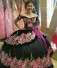 Siyah Quinceanera Modelleri Aplike Kabarık Etek Sweet 16 Elbise Uzun vestidos 15 Balo Balo törenlerinde de