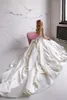 2020 Eva Lendel Bröllopsklänningar En linje Satin V Neck Tiered Ruffles Bridal Gowns Beach Sweep Train Backless Wedding Dress Robes de Mariée