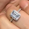 Nuovo arrivo Gioielli di lusso più venduti Argento sterling 925 Shinning Princess Cut White Topaz CZ Crystal Women Wedding Band Ring per L'amante