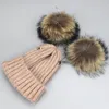 秋の冬の親子毛皮のポンポンハットとスカーフセット女性かぎ針編みのウールビーニーキャップ帽子帽子帽子hats