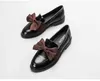 حار بيع -20 2019 العلامة التجارية الأحذية امرأة عارضة كبير bowknot جولة تو الأسود أكسفورد أحذية للنساء الشقق مريحة الانزلاق على النساء أحذية الحجم 34-41