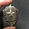 10 Pcs La pièce de monnaie du KGB soviétique Emblème de défense de la guerre mondiale russe Insigne militaire Insigne de col du KGB plaqué or EMBLÈME de couleur Insigne de 53 x 32 mm