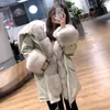 2019 Giacca invernale da donna Cappotto in vera pelliccia grande collo di pelliccia di procione naturale lungo parka piumino d'anatra bianco streetwear moda coreana