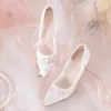 Chaussures de mariée blanches à veines de fleurs, belles escarpins à talons moyens inférieurs de 5cm et 7cm, à bout pointu, pour robe de mariée, en maille d'air, nouvelle collection