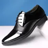 Gorąca Sprzedaż Jakości Patent Skórzane Buty Zapatos De Hombre Patchwork Czarny Krótki Pluszowy Skórzany Miękki Mężczyzna Dress Buty Lace Up Winda Buty