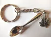 Maple Leaf Charm Keychain Miniatyr Spoon Keanguals För Keys Bil Bag Key Ring Handväska Hängsmycke Par Nyckel Kedjor Smycken Vänskapsgåva