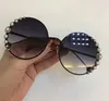 Luksusowe Designer Kobiety CH0288 Okrągłe okulary Czarny / Szary Obiektyw Gradientowy Z Pearl Fashion Brand Sunglass Z Hard Box