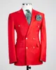 Nouveaux évents latéraux à double boutonnage Bleu / Rouge / Noir Mariage marié Tuxedos Peak Lapel Groomsmen Mens Dîner Blazer Suits (veste + pantalon + cravate)